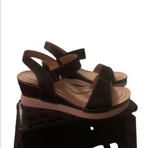 Henry Ferrera Confort Women’s Wedge !!